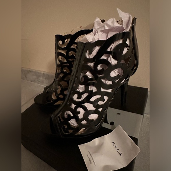 N.Y.L.A booties (new) - Picture 2 of 13